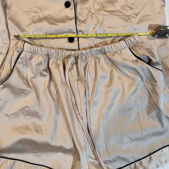 Women’s pajamas size medium - Picture 6 of 6